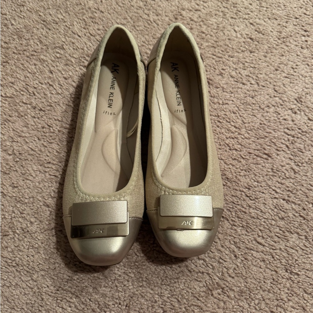 Anne Klein iflex flats size 6.5 color metallic taupe